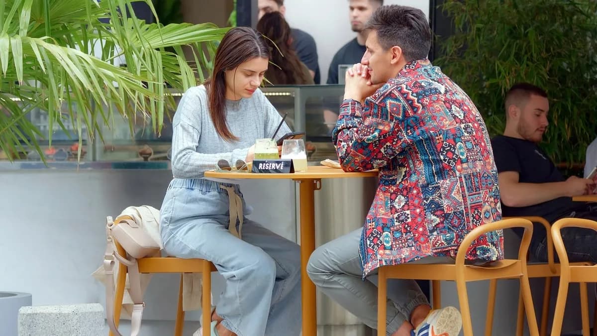 couple talking cafe